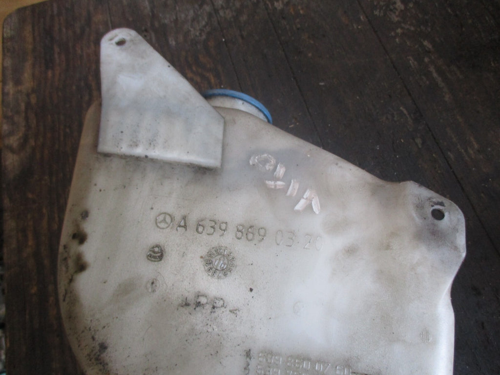 MERCEDES BENZ VITO W639 WINDSCREEN FLUID WASHER RESERVOIR A6398690320