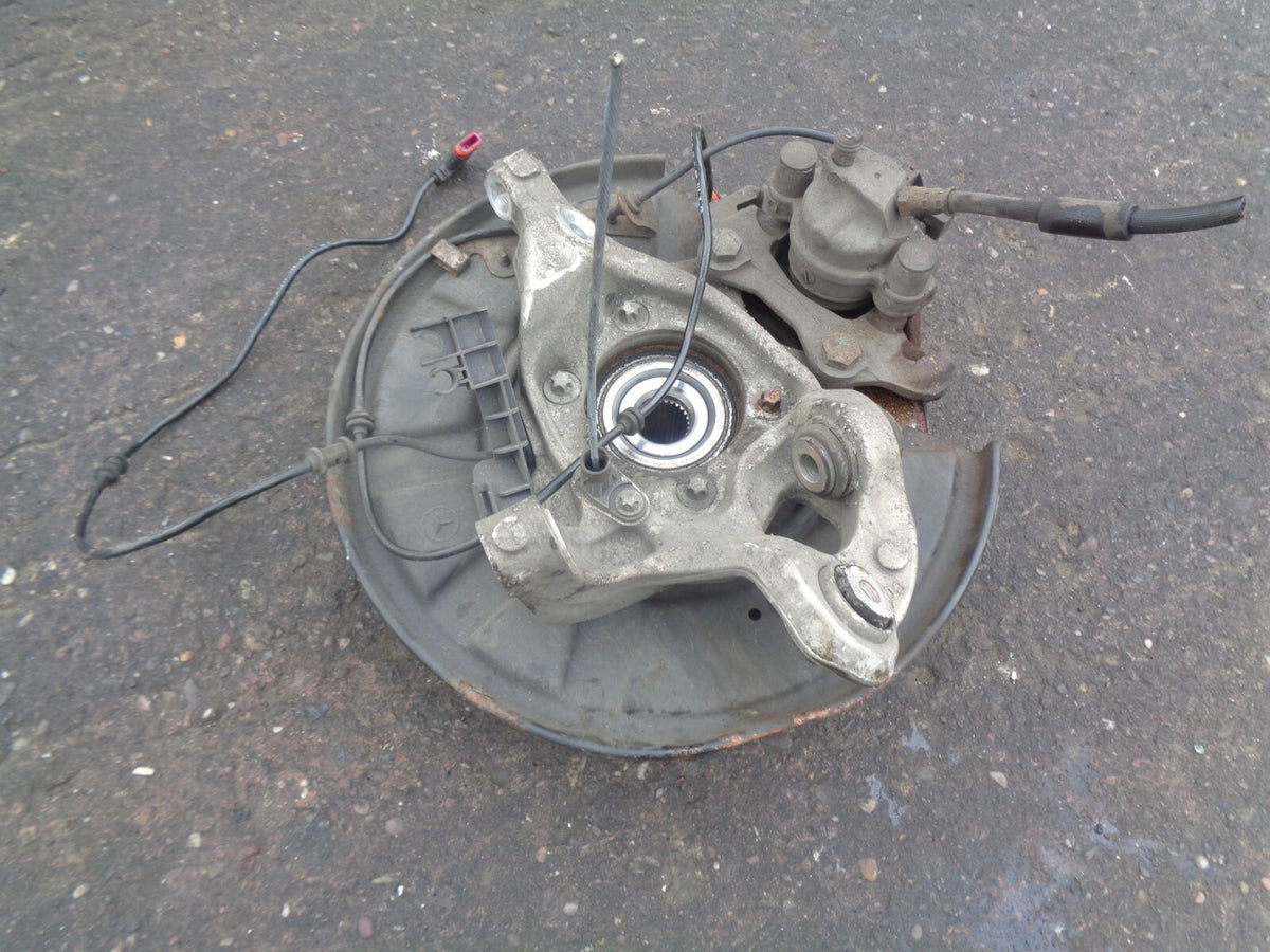 MERCEDES BENZ W212 2010 2.1 DIESEL OSR DRIVER SIDE REAR WHEEL HUB + CALIPER