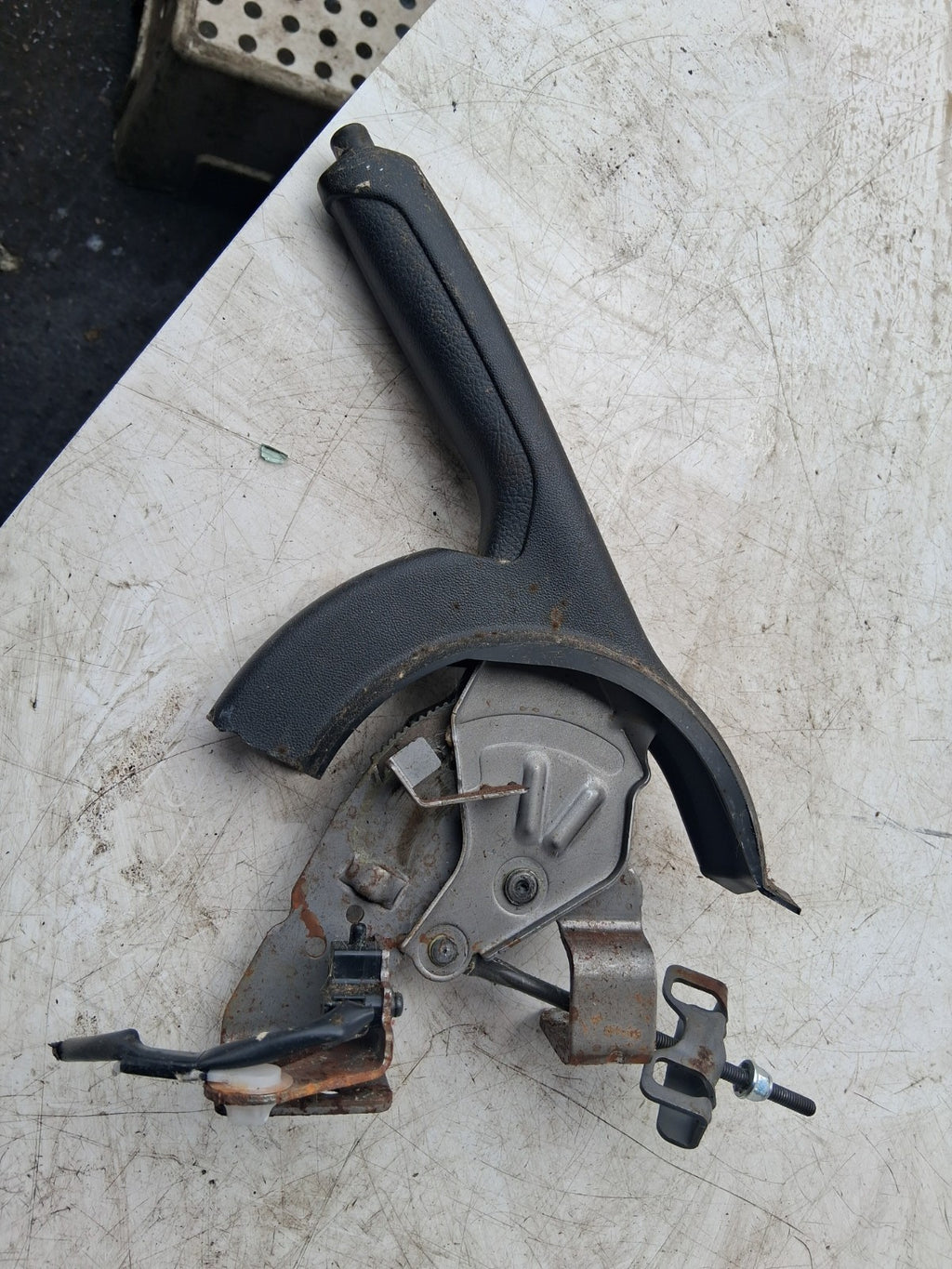 2016 PEUGEOT 108 3 DOOR MK2 MANUAL HANDBRAKE PARKING BRAKE LEVER MECHANISM