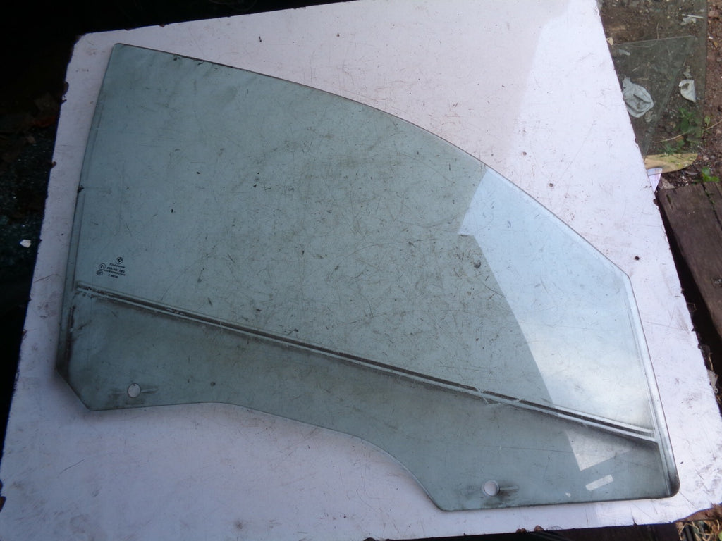 BMW 118D 2011 E87 OSF DRIVER SIDE FRONT WINDOW GLASS E143R001582