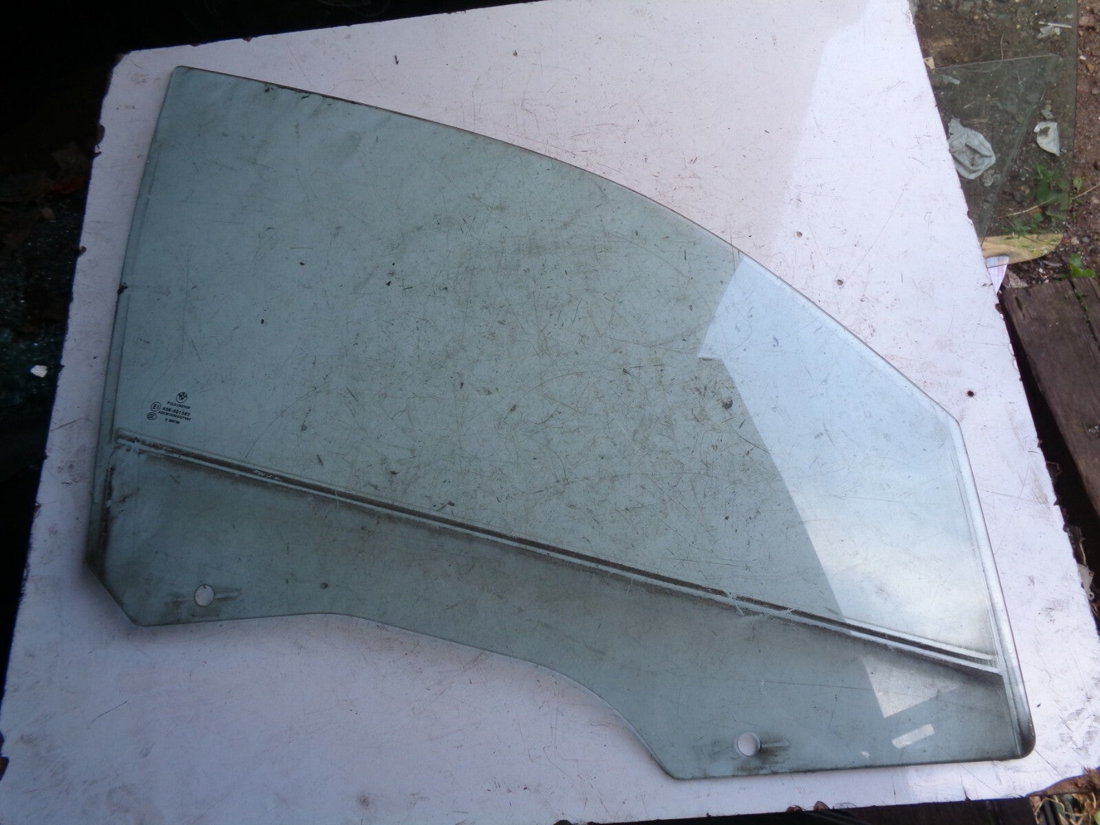 BMW 118D 2011 E87 OSF DRIVER SIDE FRONT WINDOW GLASS E143R001582