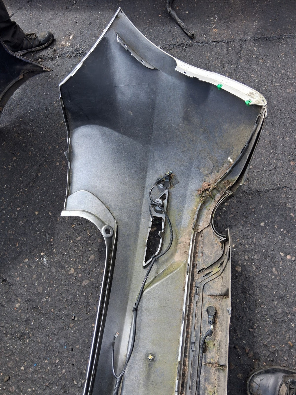 2015 VOLVO V40 D3 COMPLETE REAR BUMPER WITH PDC SENSOR SILVER