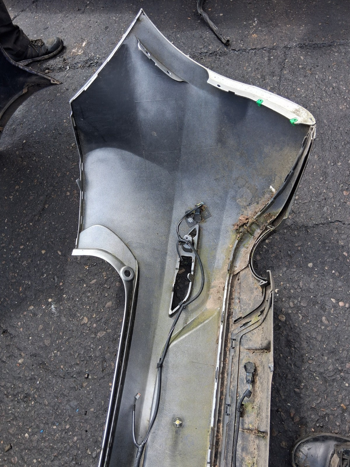 2015 VOLVO V40 D3 COMPLETE REAR BUMPER WITH PDC SENSOR SILVER