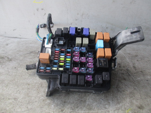 2019 MAJDA 2 MK4 1.5 PETROL FUSE RELAY BOX D09W66767