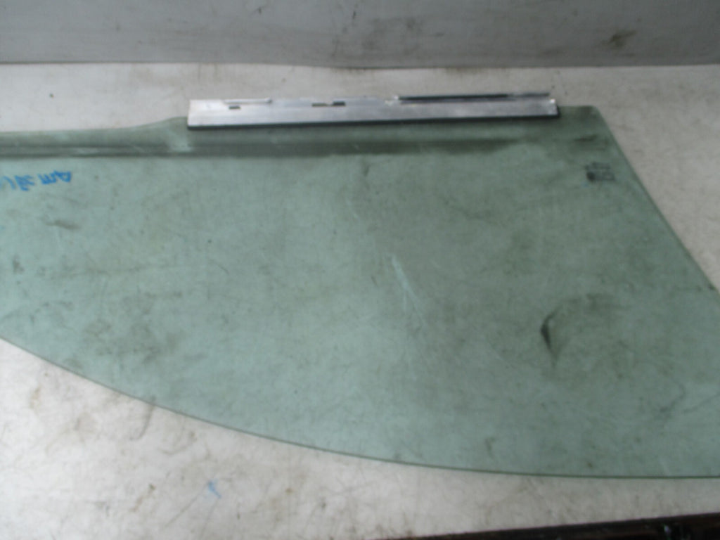 VW VOLKSWAGEN FRONT DOOR WINDOW GLASS 43R-001025