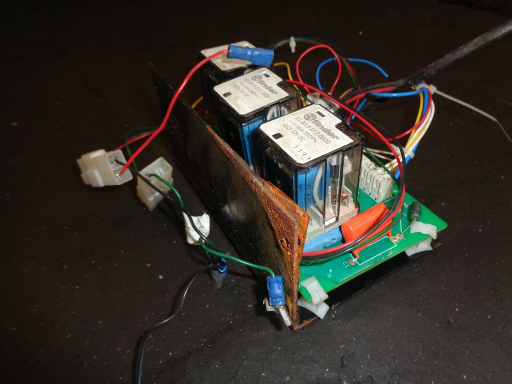 OPTARE ALERO PARTY BUS 2003 FUSE & RELAYS BOARD MODULE