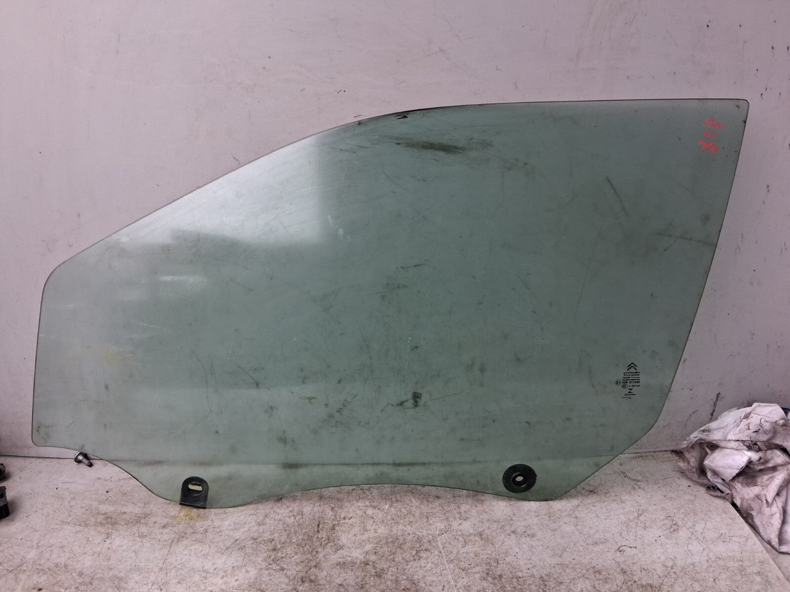 FORD KA+ PLUS 2017 NSF PASSENGER SIDE FRONT LEFT WINDOW GLASS 43R011582