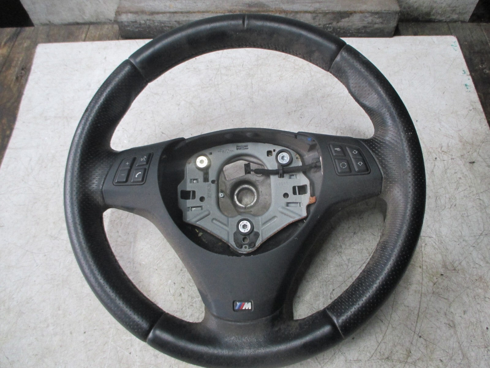 BMW 1 SERIES E88 2013 2.0DIESEL SPORT 3 SPOKE MULTIFUNCTION STEERING WHEEL BLACK