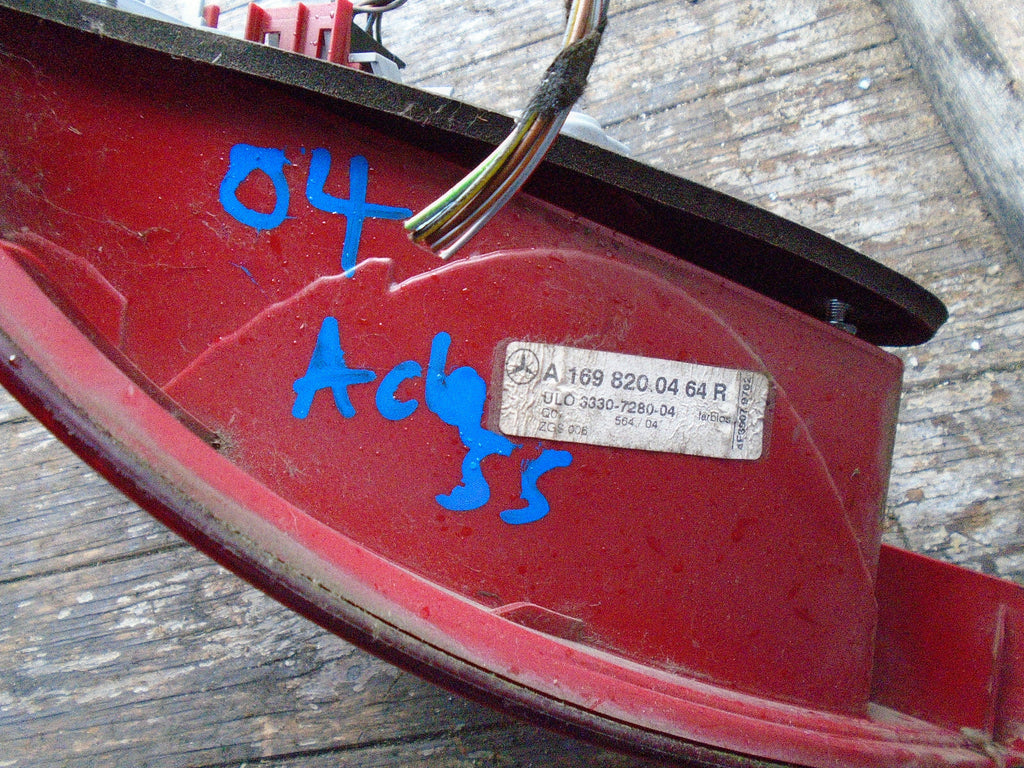 MERCEDES BENZ A CLASS W169 2003 OSR DRIVER SIDE REAR TAIL LIGHT A1698200464R