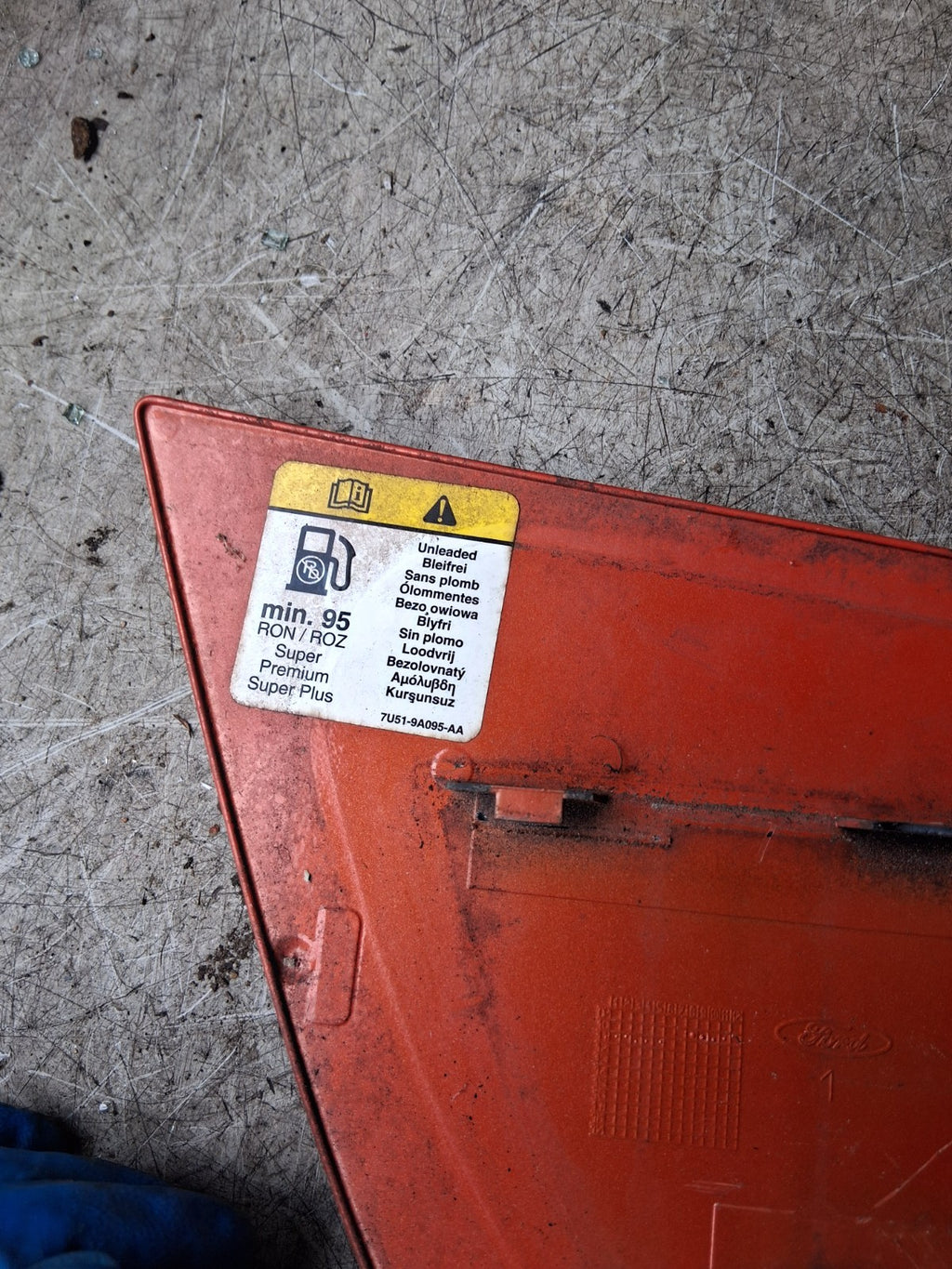 2011 FORD FOCUS FUEL FLAP CAP COVER C3465DR