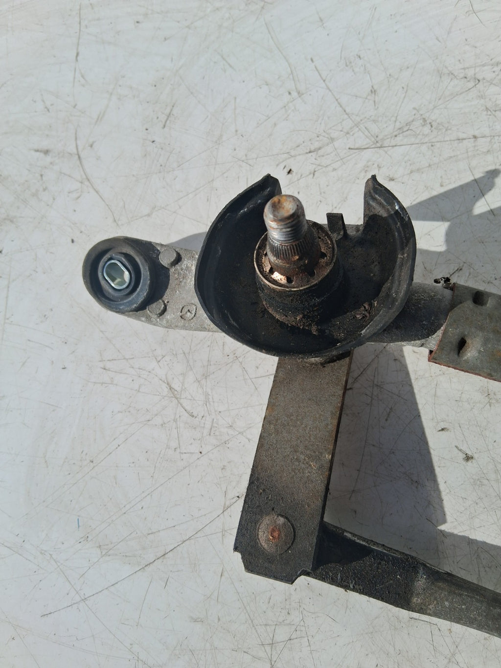 2013 MAZDA CX5 FRONT WINDSCREEN / SHIELD WIPER MOTOR LINKAGE KD7767340A