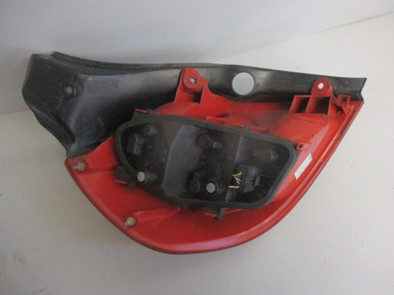 RENAULT CLIO MK3 2008 PRE FACELIFT OSR DRIVER REAR BRAKE TAIL LIGHT 89035080