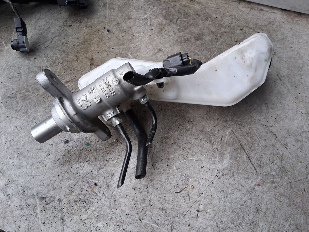 2021 NISSAN QASHQAI J11 1.5 DIESEL BRAKE FLUID SERVO TANK RESERVOIR 0204796652