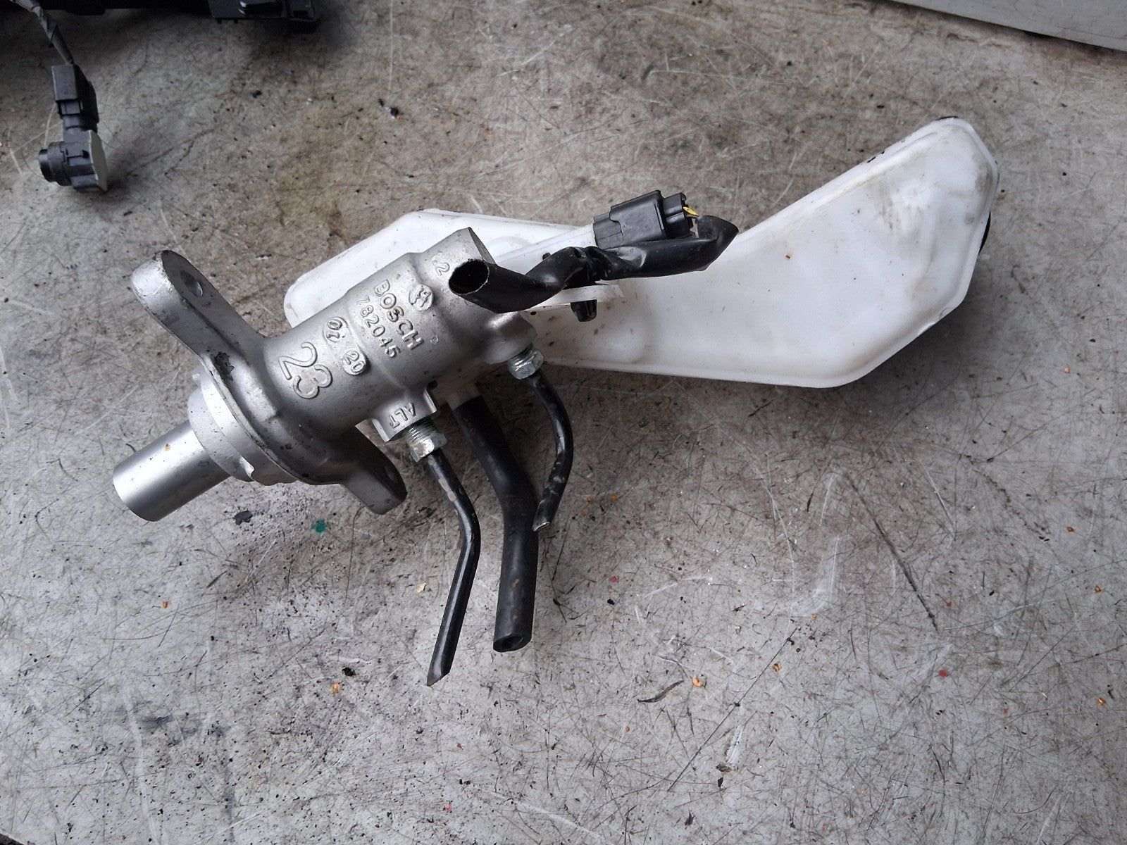 2021 NISSAN QASHQAI J11 1.5 DIESEL BRAKE FLUID SERVO TANK RESERVOIR 0204796652