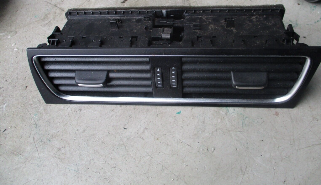 2011 AUDI A4 CENTRE DASHBOARD AIR VENT 8T2820951B (ref s)