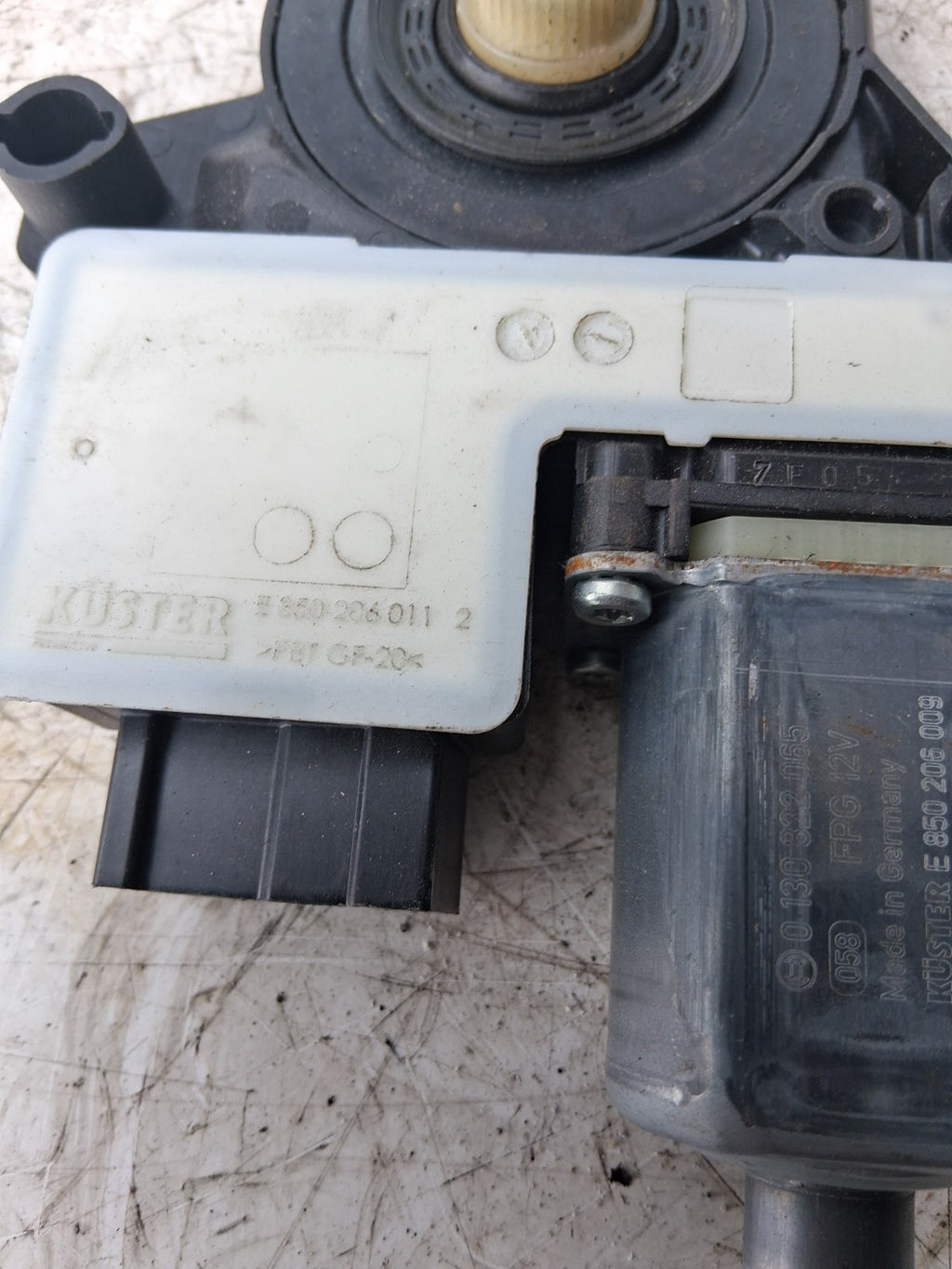 2019 VW VOLKSWAGEN POLO SIDE FRONT WINDOW MOTOR REGUALTOR 2Q2959882D