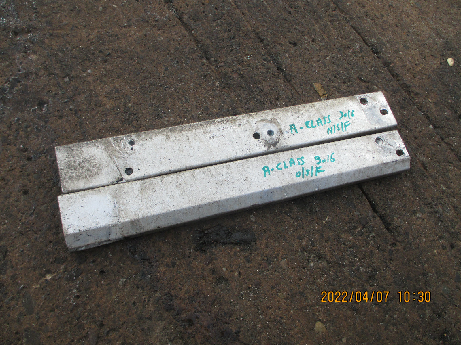 MERCEDES A CLASS W176 2016 DRIVER PASSENGER RADIATOR SUPPORT BRACKET A2466280129