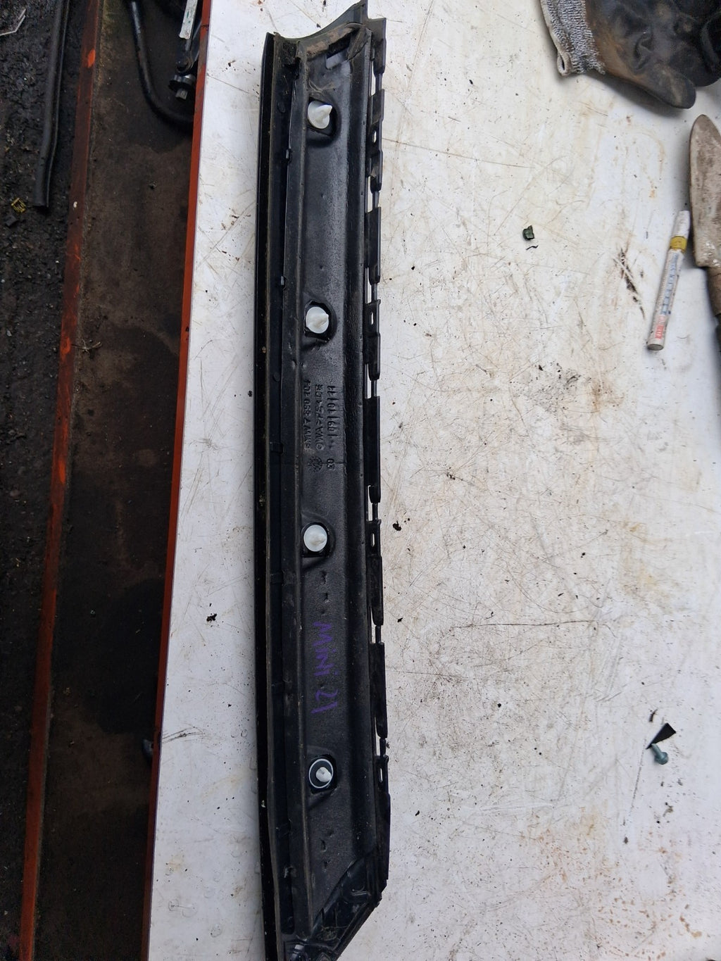2021 BMW MINI COUNTRYMAN F60 OSF DRIVER SIDE FRONT RIGHT A PILLAR TRIM 7390104