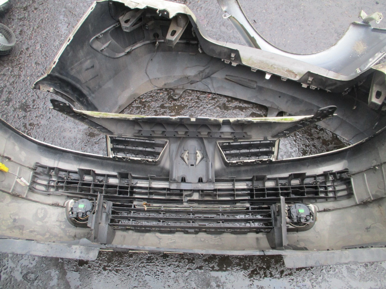 2005 RENAULT MEGANE MK2 FRONT  COMPLETE BUMPER GOLDEN
