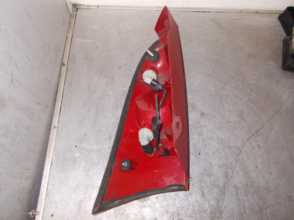 FORD FOCUS 2001 MK1 NSR PASSENGER SIDE REAR LIGHT TAIL LIGHT 1M5113405AC