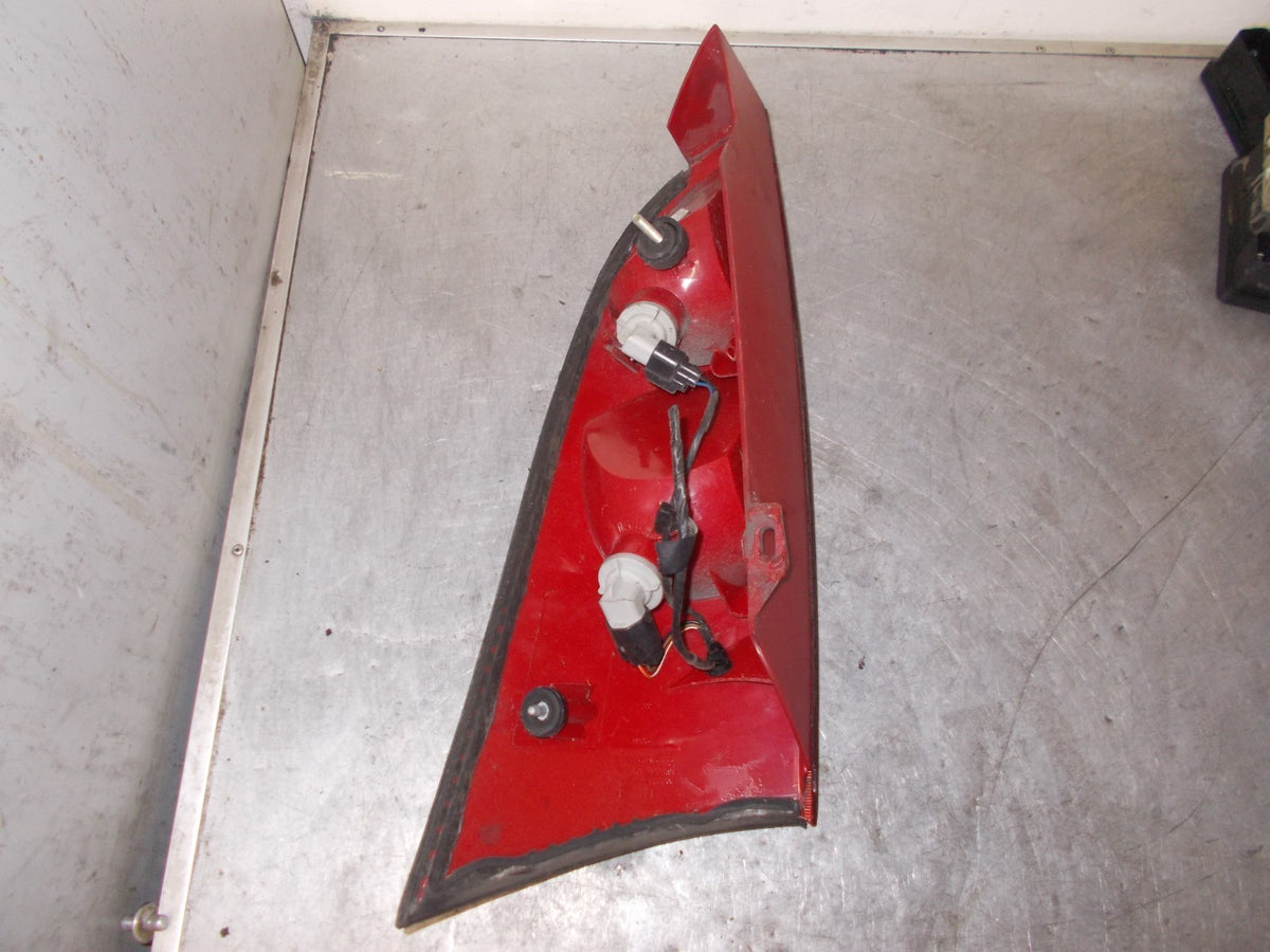 FORD FOCUS 2001 MK1 NSR PASSENGER SIDE REAR LIGHT TAIL LIGHT 1M5113405AC