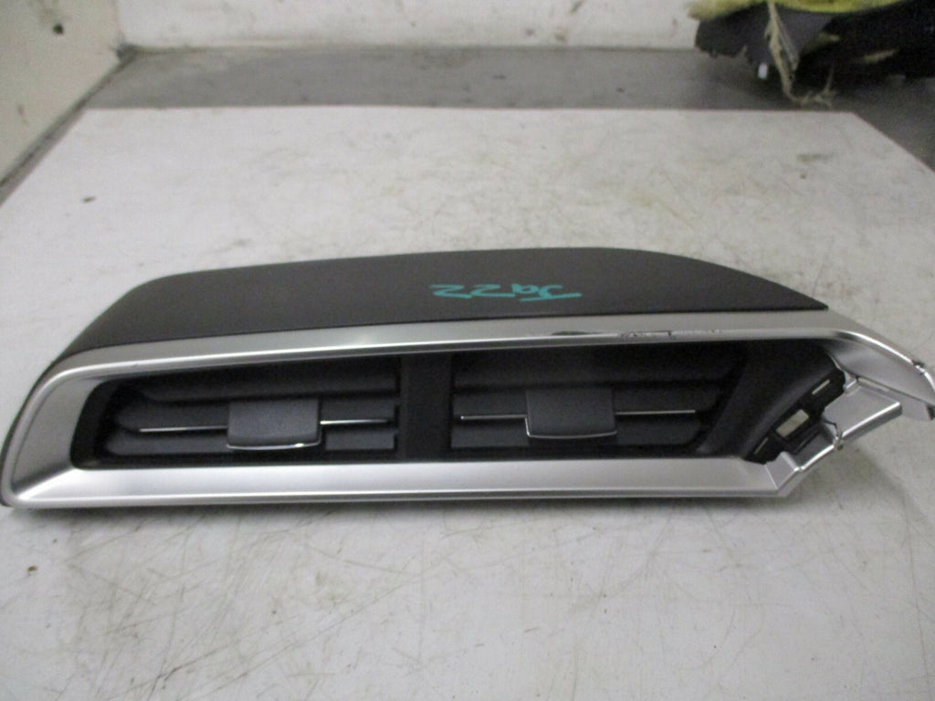 HONDA JAZZ MK4 2018 CENTRE DASHBOARD AIR HEATER VENT SURROUND TRIM 77610-T5A