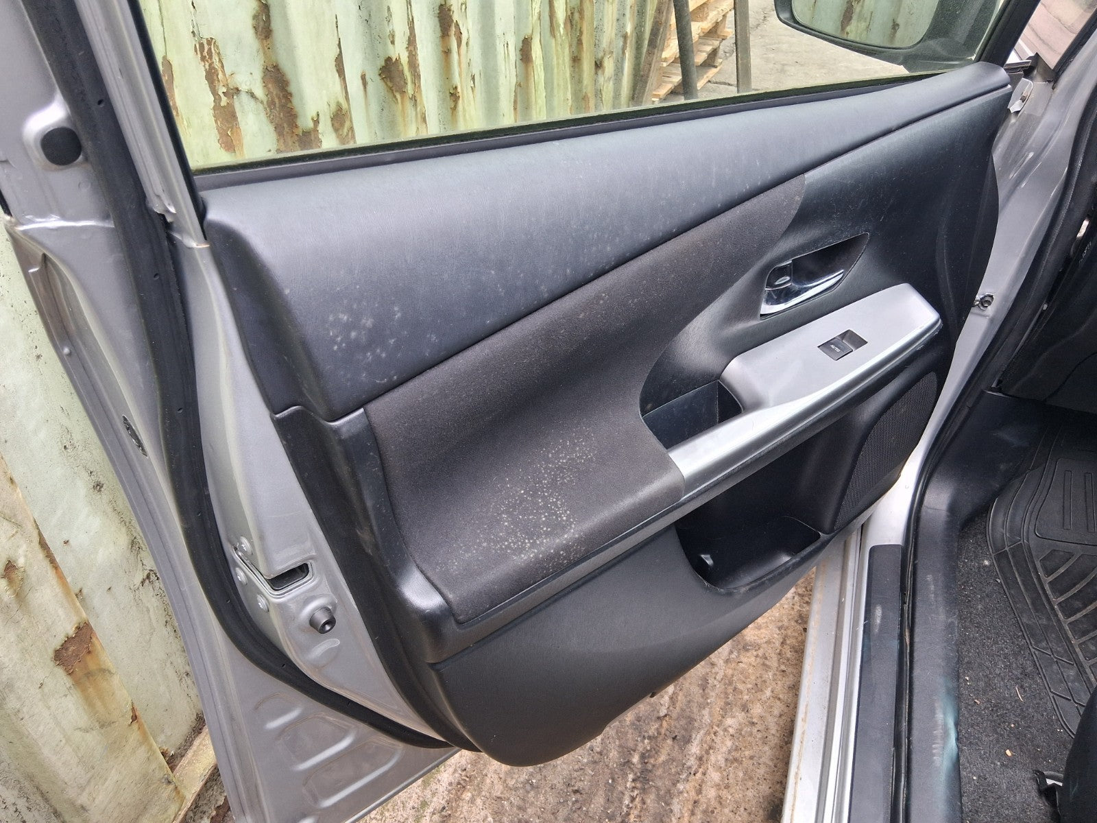 2018 TOYOTA PRIUS V PLUS XW40 NSF PASSENGER SIDE FRONT LEFT DOOR CARD PANEL