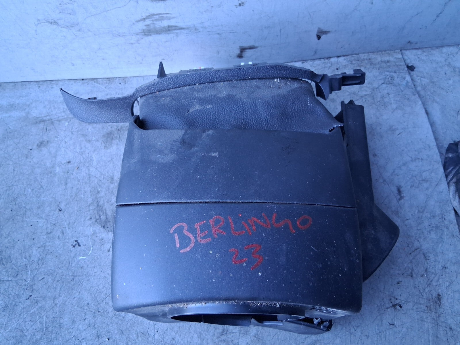 2023 CITROEN BERLINGO MK3 STEERING WHEEL SURROUND TRIM COVER 9820997977