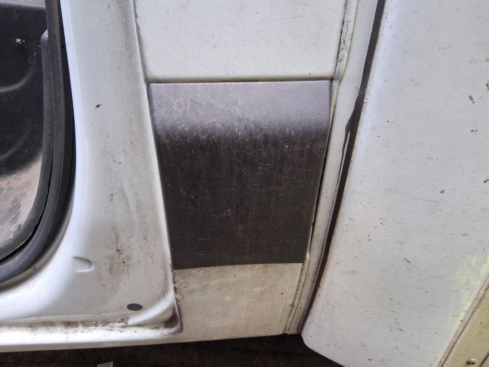 2024 RENAULT MASTER MK3 NSF PASSENGER SIDE B PILLER TRIM MOULDING