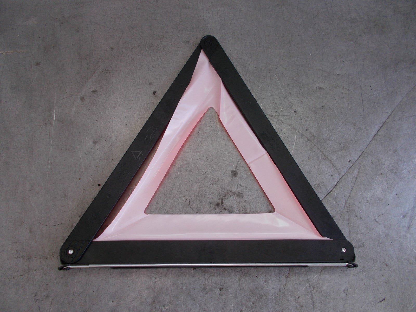 AUDI A3 2008 MK2 8P1 WARNING HAZARD TRIANGLE 7L0860251