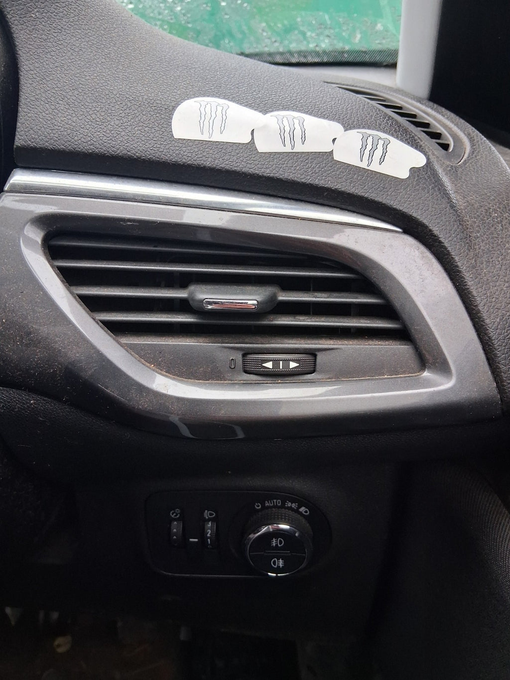 2017 VAUXHALL CORSA E OSF DRIVER SIDE FRONT RIGHT AIR VENT AIRVENT
