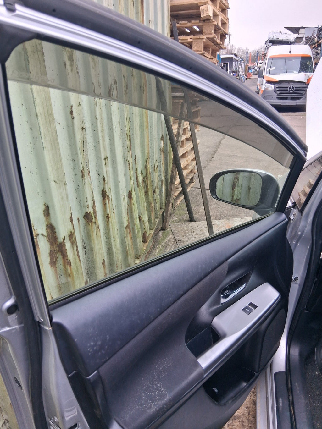 2018 TOYOTA PRIUS V PLUS XW40 NSF PASSENGER SIDE FRONT LEFT WINDOW GLASS