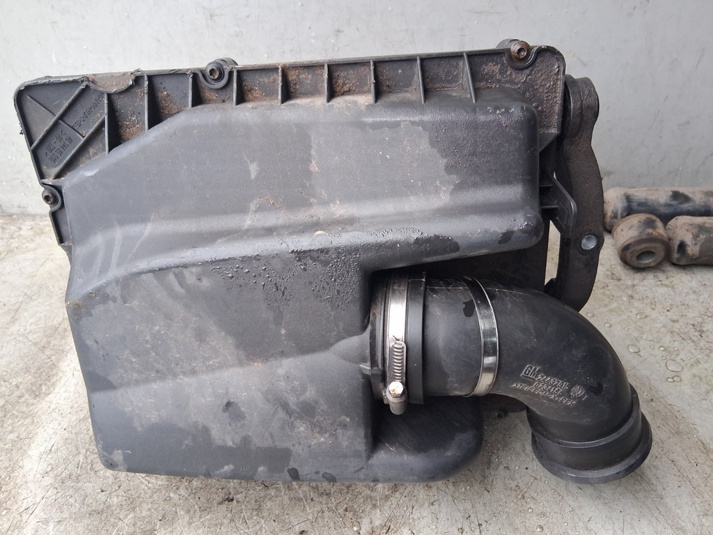 2006 VAUXHALL ASTRA H AIR FILTER HOUSING BOX 24437915
