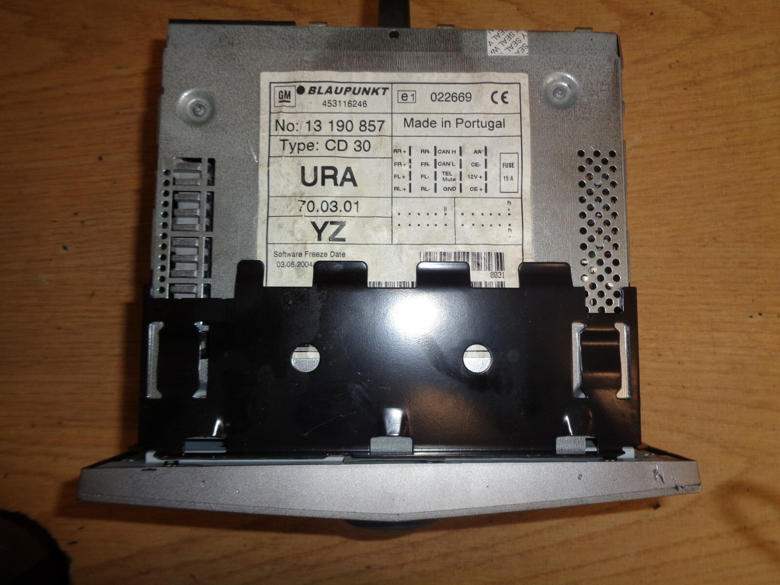 VAUXHALL ASTRA ZAFIRA 2005 STEREO CD PLAYER RADIO 13190857