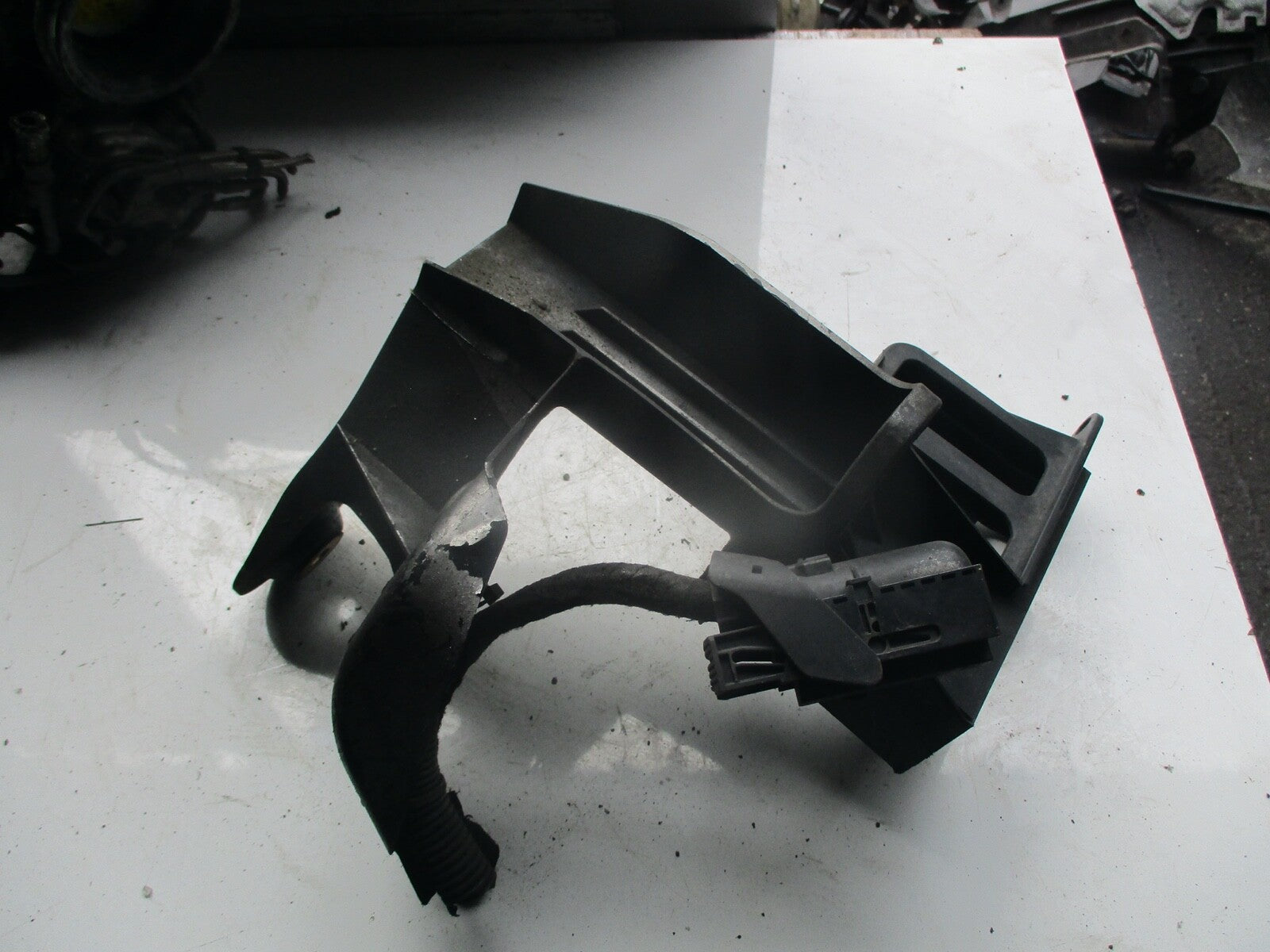 VAUXHALL VECTRA C 2004 MOUNTING BRACKET 13145626