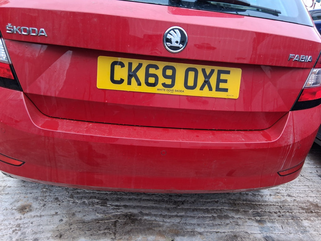 2019 SKODA FABIA MK3 NJ HATCHBACK COMPLETE REAR BUMPER RED