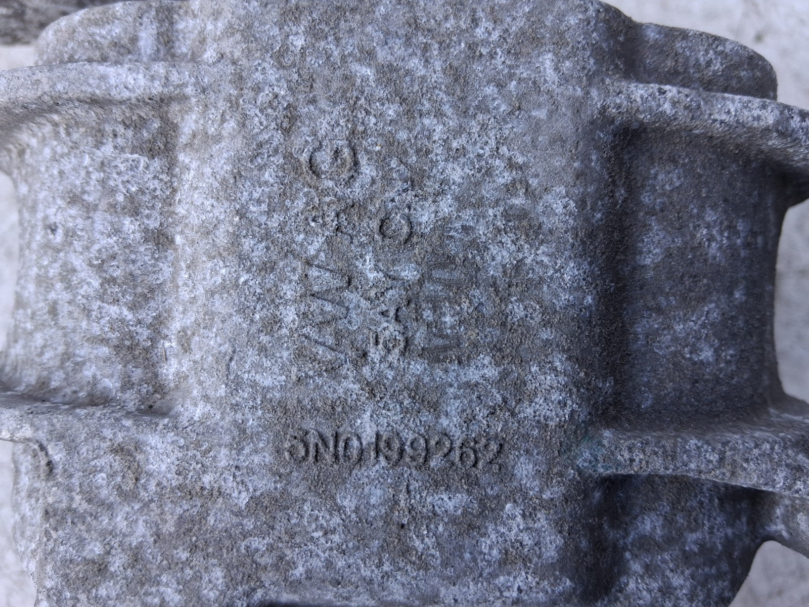 2016 AUDI Q3 2.0 DIESEL ENGINE MOUNT 5N0199262