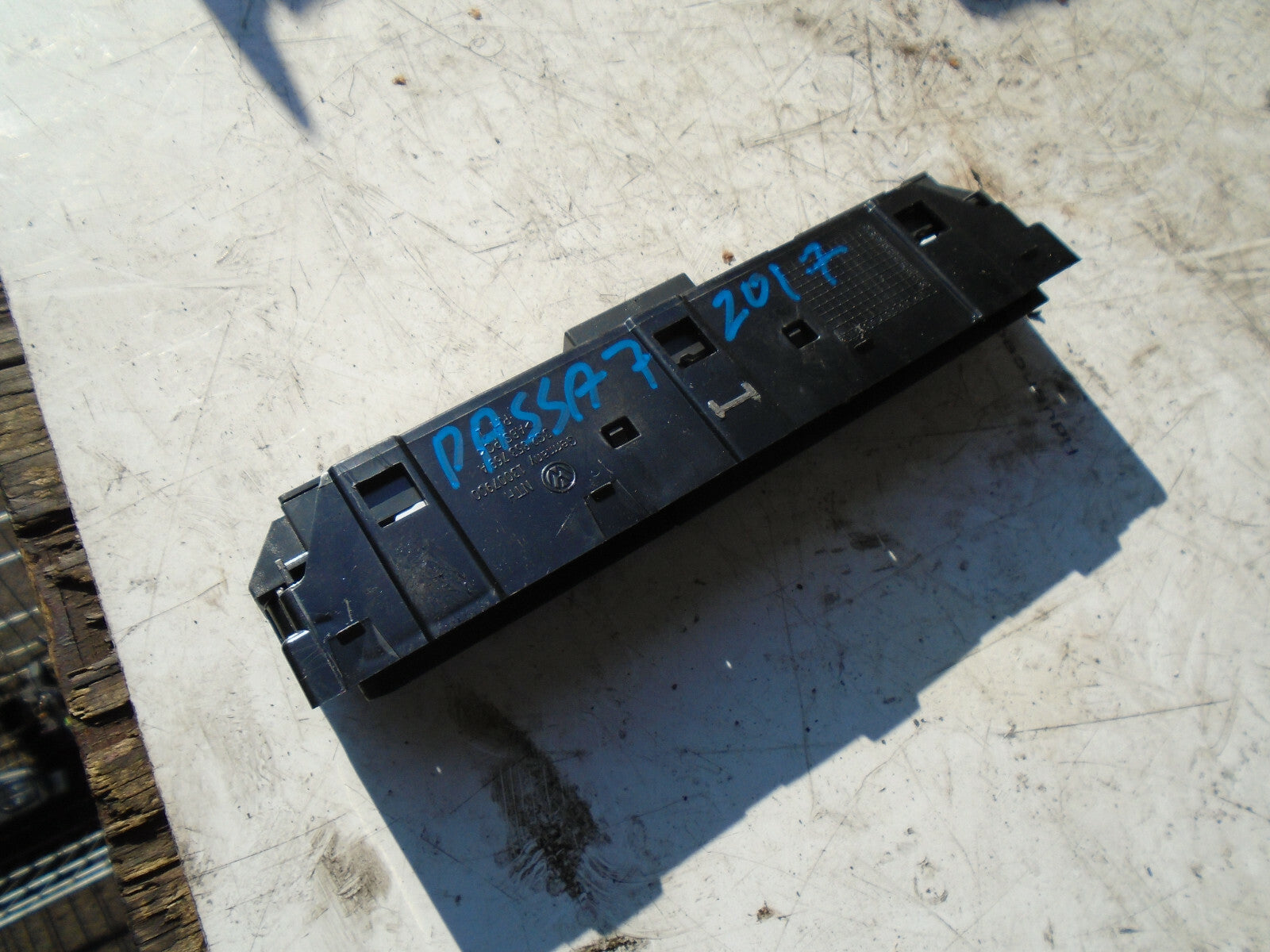 VW VOLKSWAGEN 2017 B8 PASSAT HAZARD WARNING LIGHT SWITCH PANEL 3G2853769A