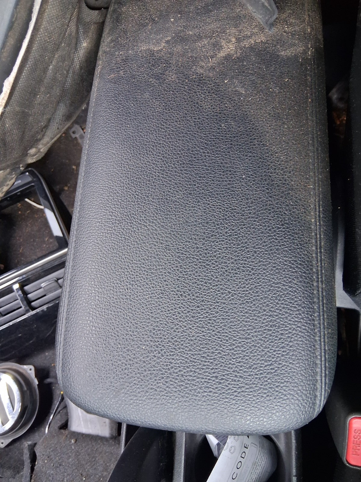 2020 MITSUBISHI ASX CENTRE CONSOLE LEATHER ARM REST