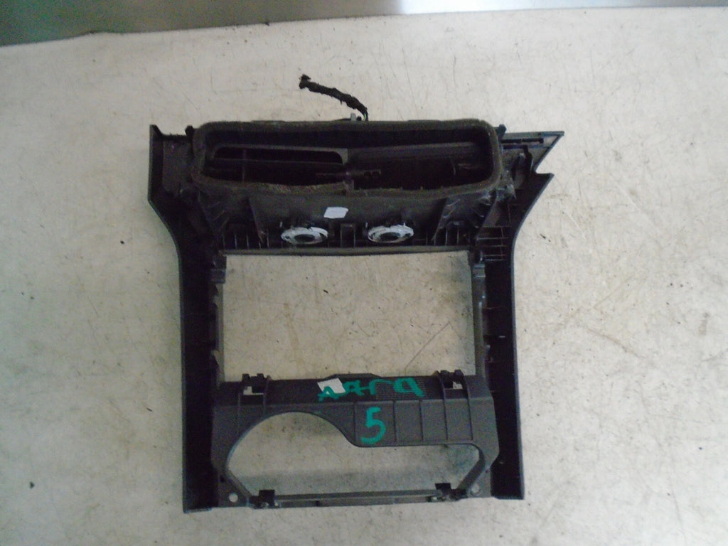 VAUXHALL ASTRA 2005 HAZARD SWITCH AND AIR VENT SURROUNDING TRIM 13100105