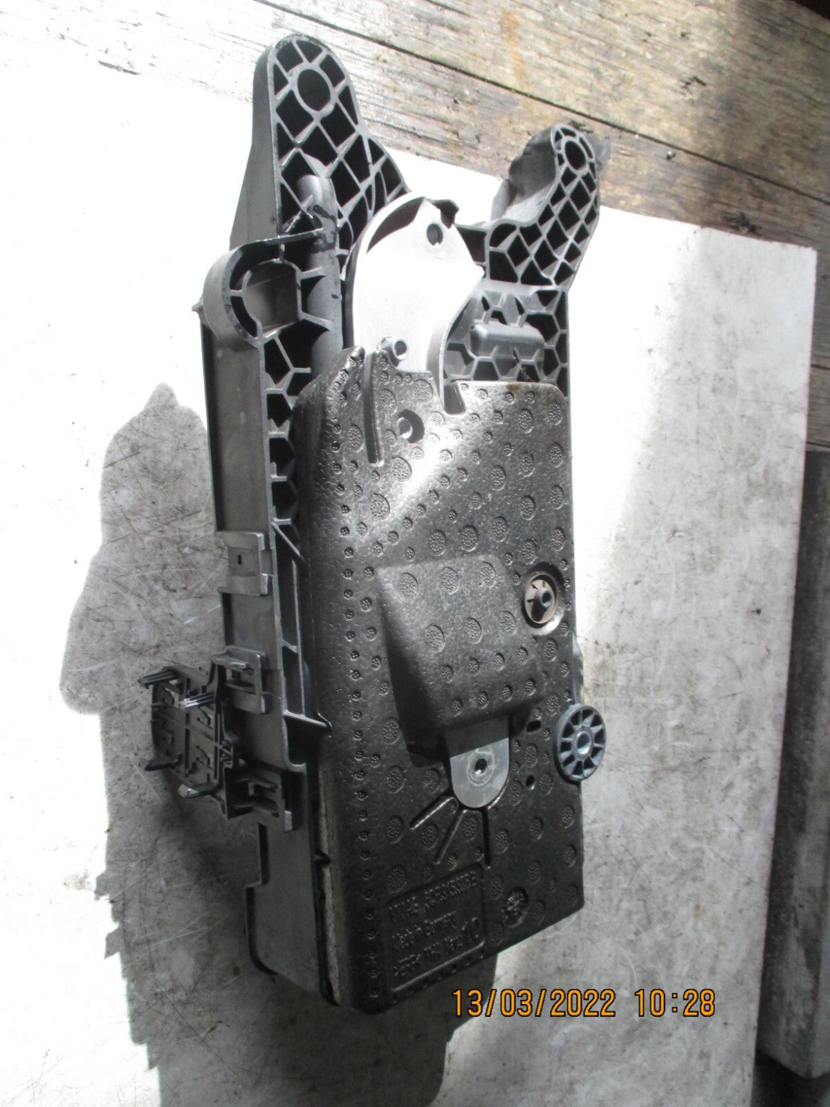 VOLKSWAGEN TIGUAN 2016 MK2 BATTERY SUPPORT HOLDER TRAY 5QF915325