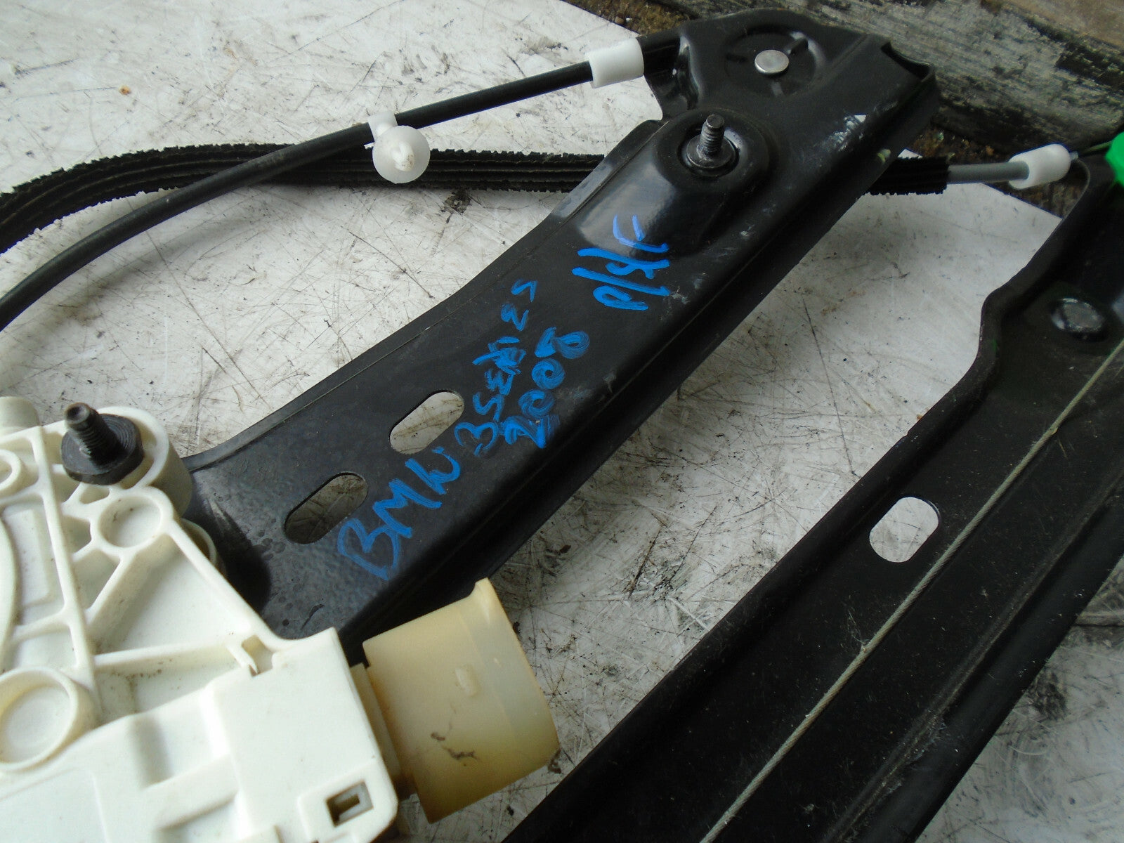 BMW 3 SERIES 2008 E90 NSF PASSENGER SIDE FRONT WINDOW MOTOR REGULATOR 6927027