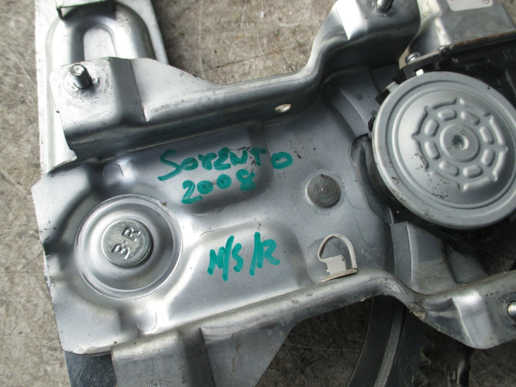 KIA SORENTO 2008 MK1 NSR REAR PASSENGER SIDE WINDOW REGULATOR MOTOR 834503E000