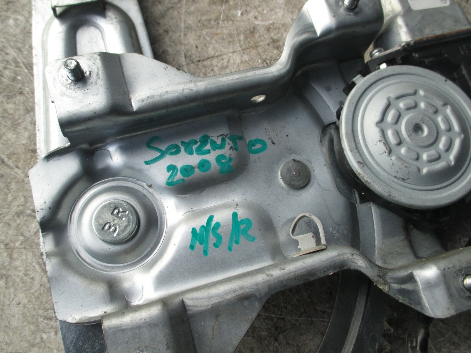 KIA SORENTO 2008 MK1 NSR REAR PASSENGER SIDE WINDOW REGULATOR MOTOR 834503E000