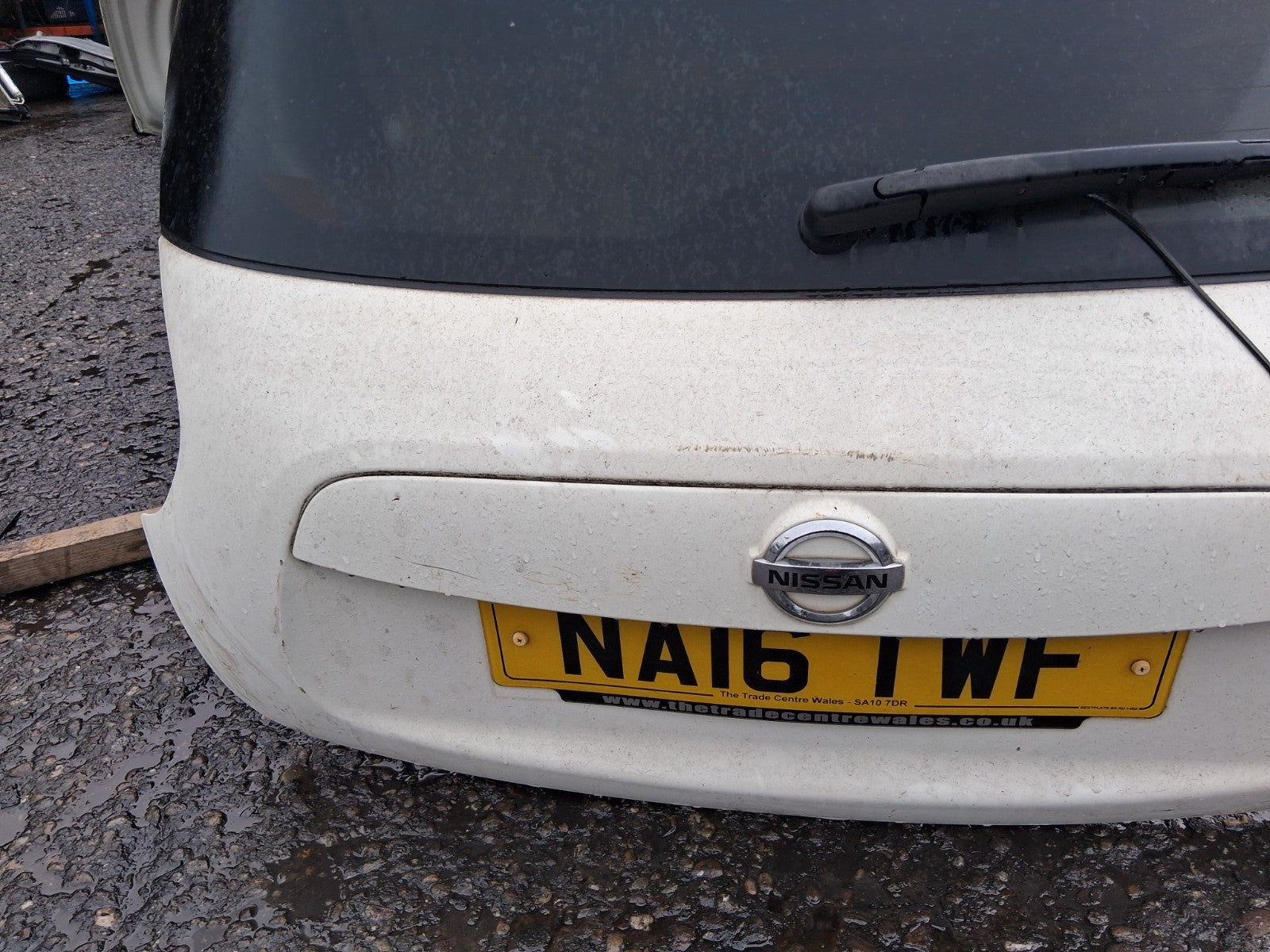 2016 NISSAN JUKE MK1 REAR COMPLETE TAILGATE BOOTLID WHITE