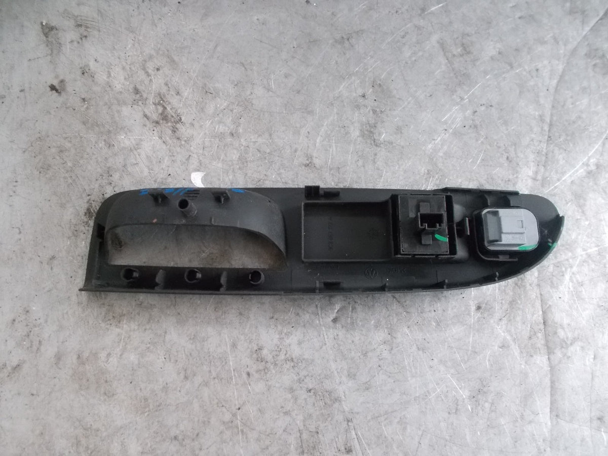 VOLKSWAGEN PASSAT B6 2.0L TDI OS/ DRIVER SIDE WINDOW SWITCH DOOR TRIM 3C2867172A