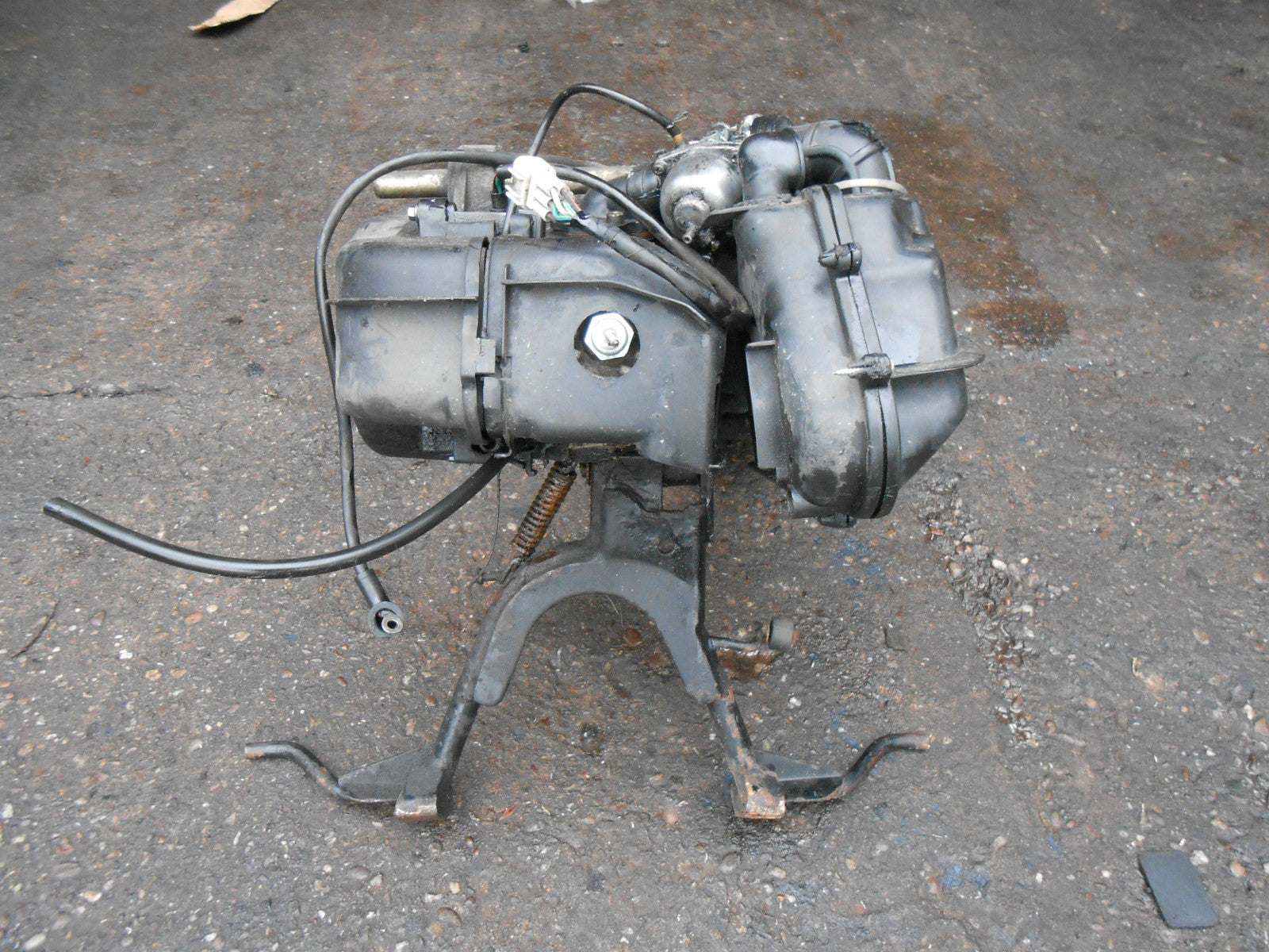 GENERIC XOR 50 2011 50CC 2T TWO STROKE COMPLETE ENGINE CARB STARTER GE1E4OQMB4