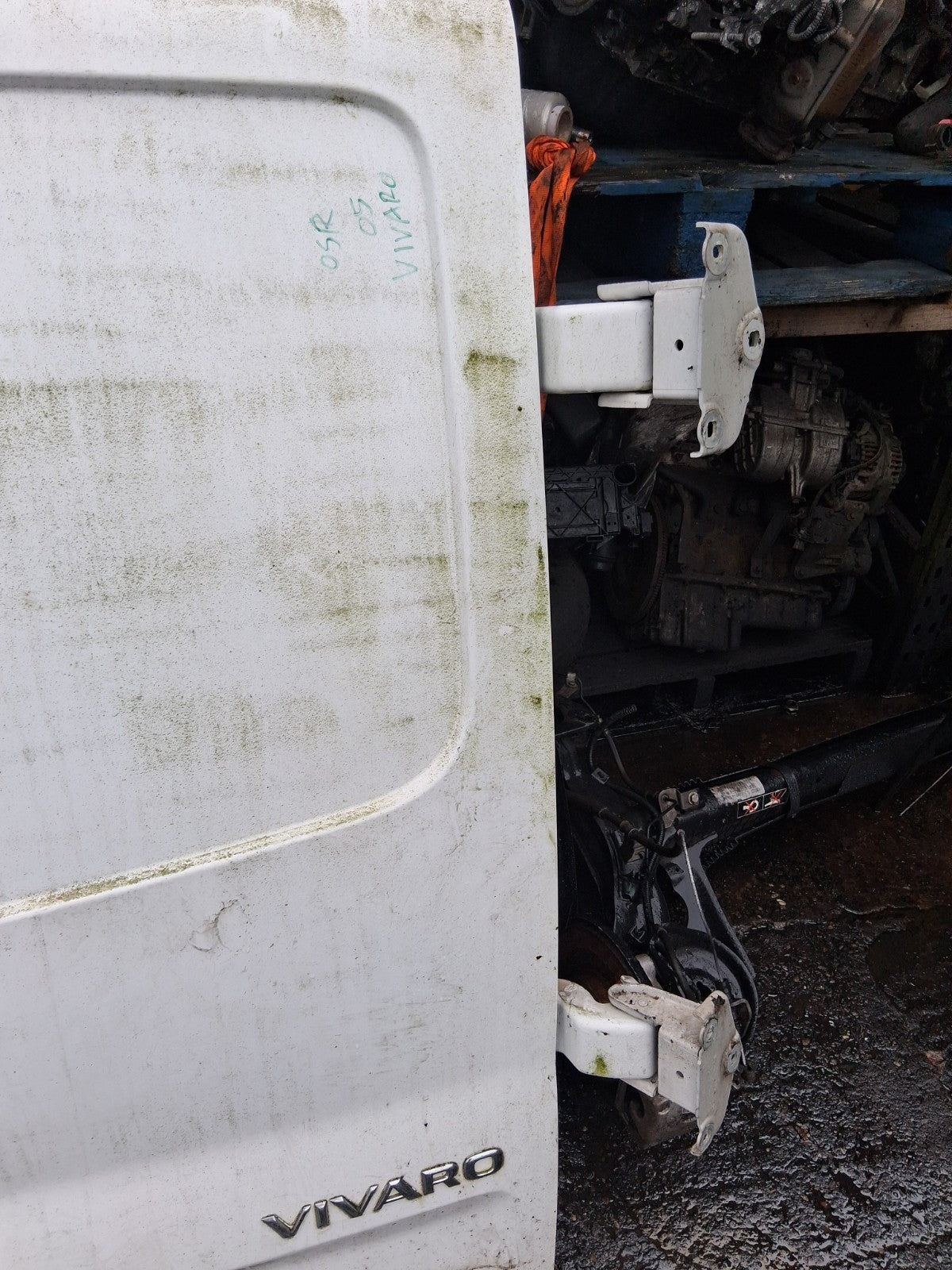2005 VAUXHALL VIVARO MK1 OSR DRIVER SIDE REAR RIGHT COMPLETE DOOR WHITE