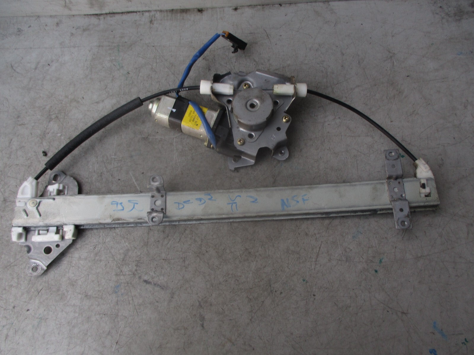 2002 NISSAN NAVARA D22 NSF PASSENGER FRONT WINDOW MOTOR & REGULATOR 807312S410