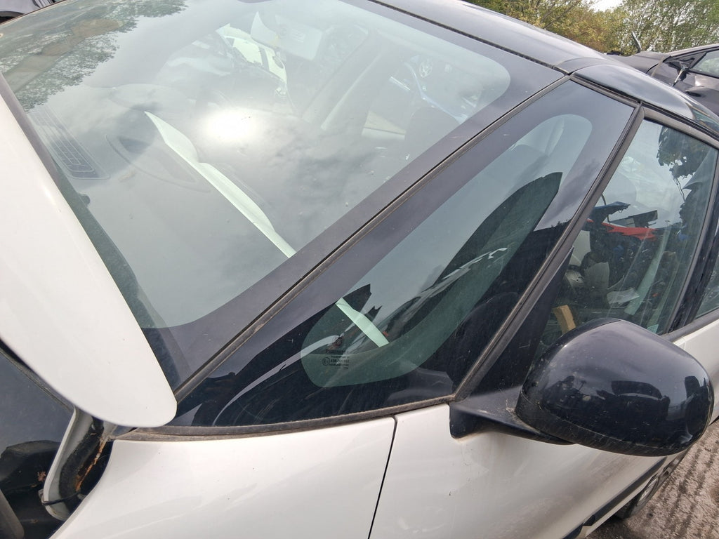 2019 FIAT 500L NSF PASSENGER SIDE FRONT QUARTER GLASS PANEL